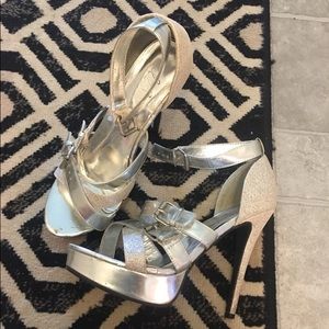 Cute silver sparkly heels Size 8 1/2